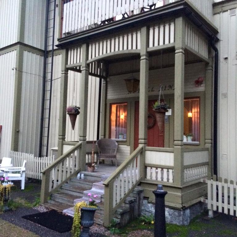 Hotell Aina Kvissleby Bagian luar foto